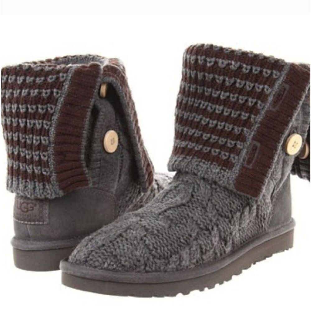 UGG Classic Leland Gray/Brown Cable Knit Sweater Boots Sz 9